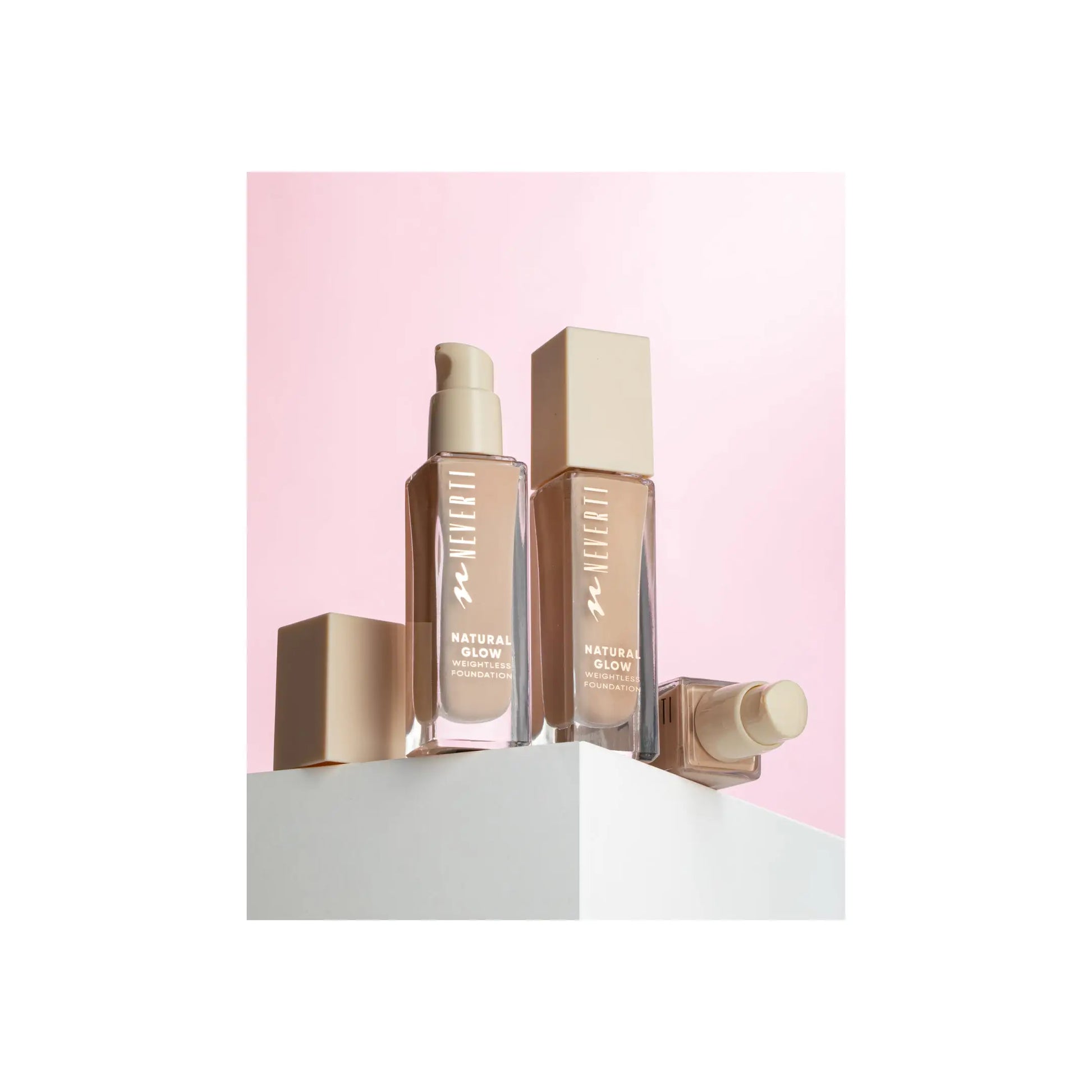 Тональна основа Natural Glow Weightless Foundation - Тональна основа