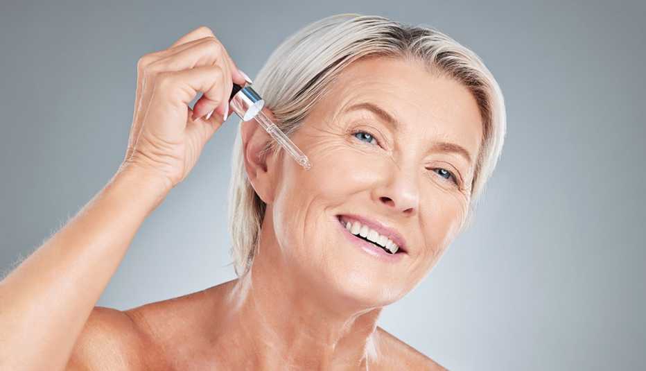 Найкращі сироватки для обличчя після 50 років