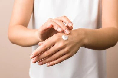 Домашній догляд за руками: маски та креми