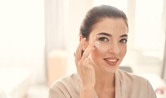 Як боротися з темними колами під очима