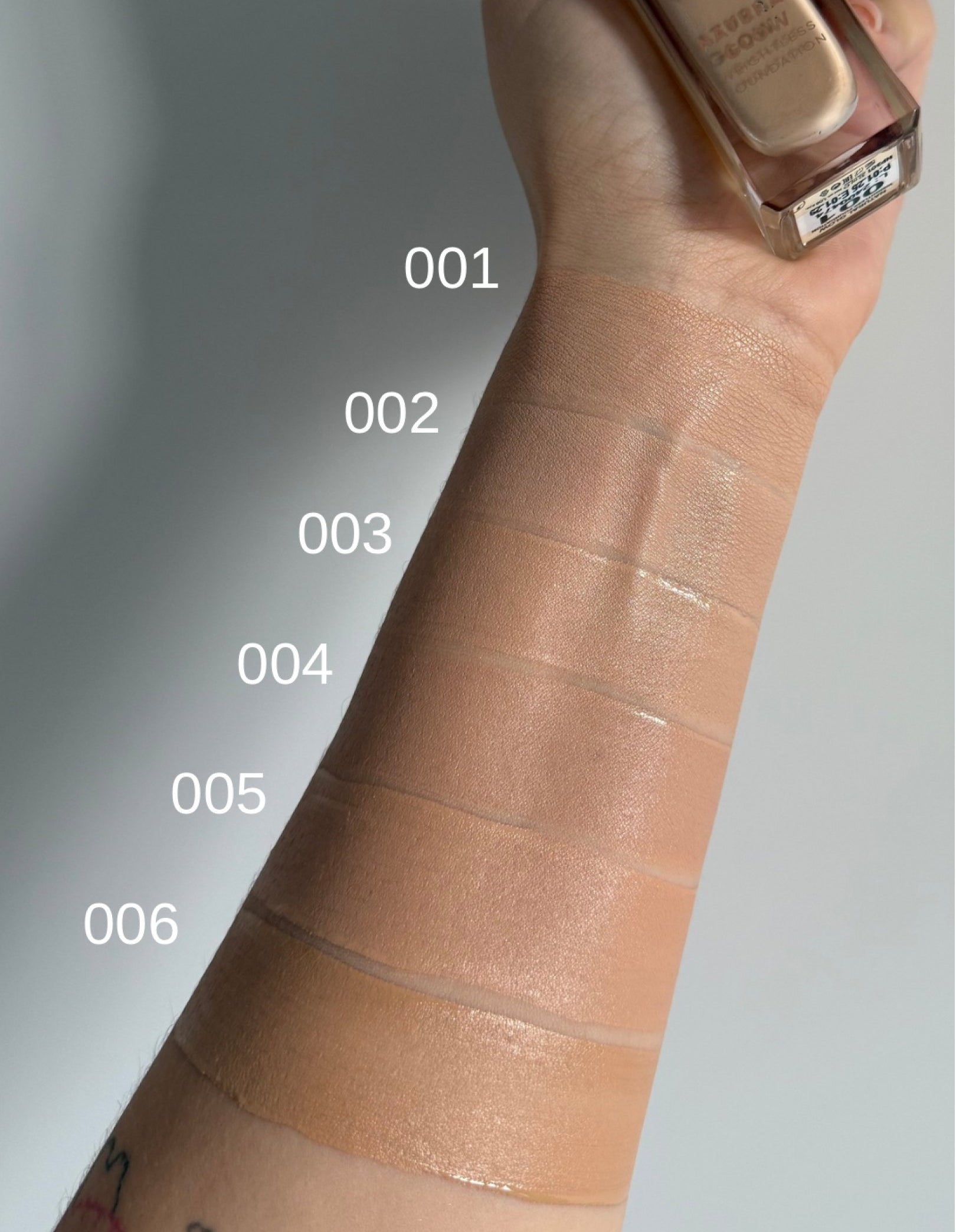 Тональна основа Natural Glow Weightless Foundation — Neverti
