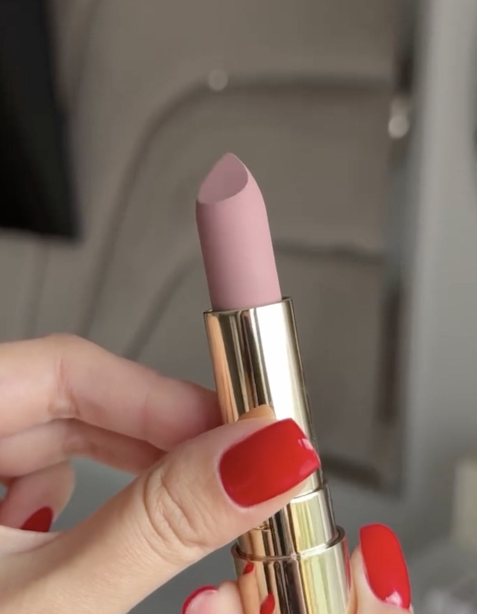 Помада для губ матова Pro HD Soft Matte — Topface